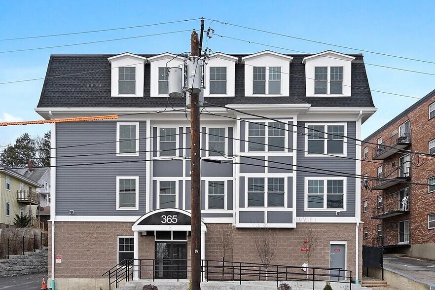 Building Photo - 365 Newport Ave