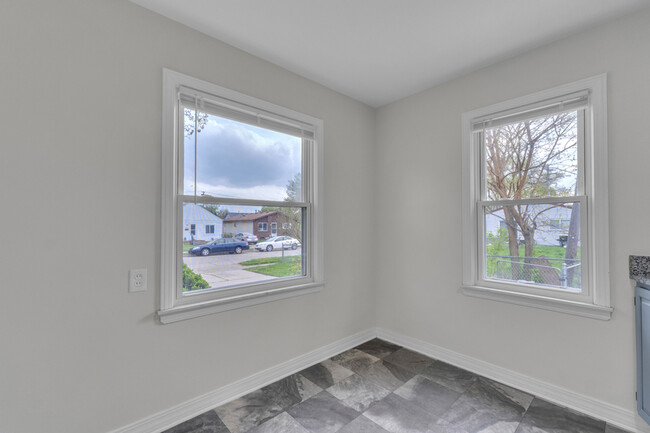 Building Photo - 18333 Beechwood St
