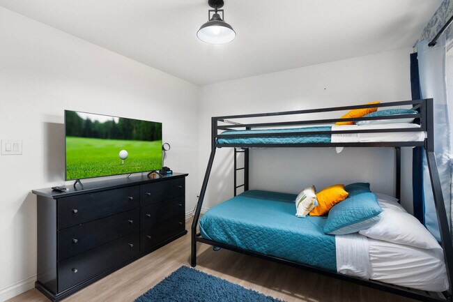 Building Photo - 5747 N 48th Ln