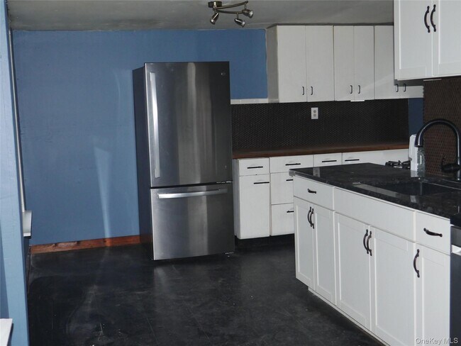 Building Photo - 19 Main St