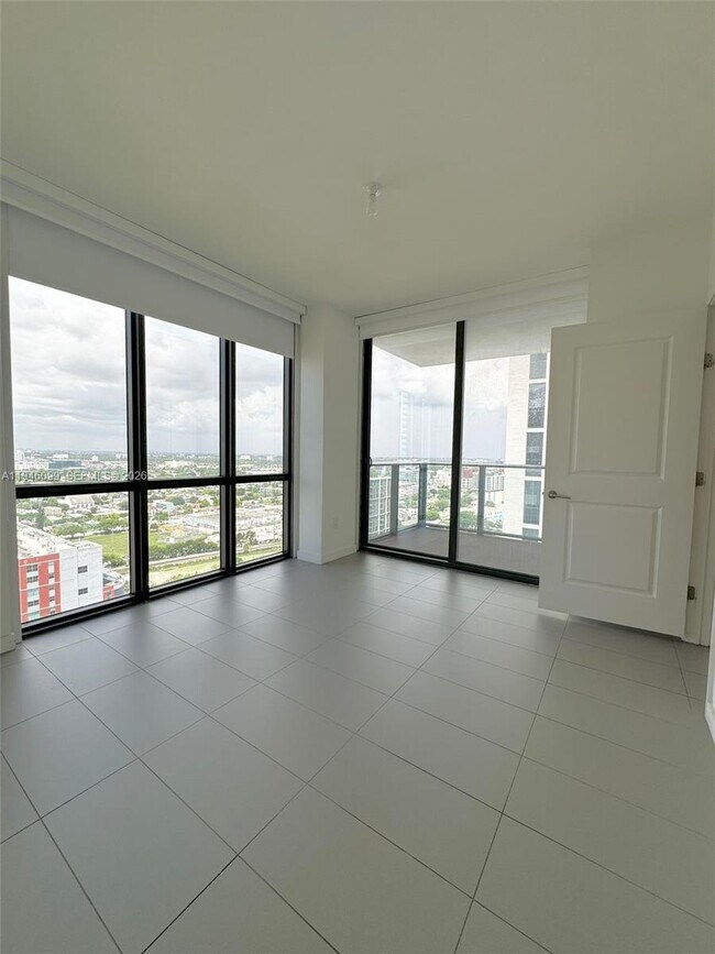 Building Photo - 1600 NE 1st Ave