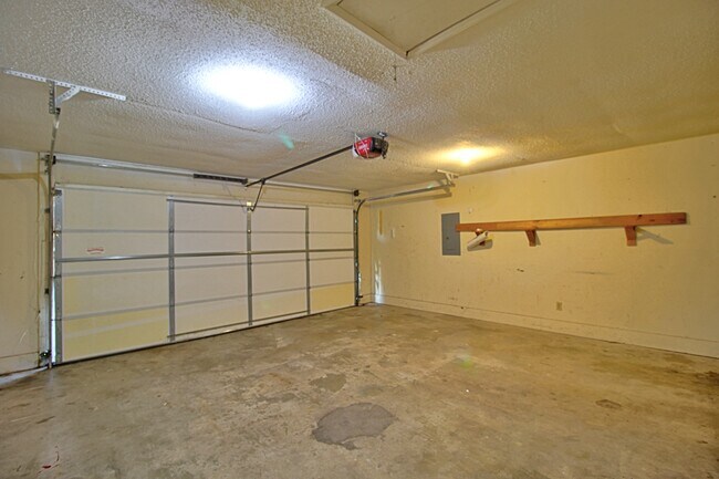 Building Photo - 948 Wedgewood Way