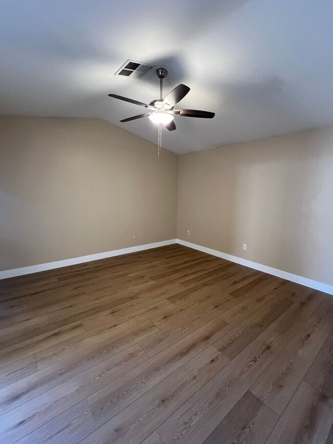 Building Photo - Southwest 4 bedroom