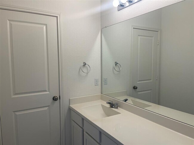 Building Photo - 208 Montauk Loop