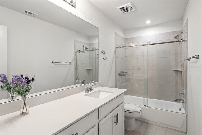 Building Photo - 211 Brookside St