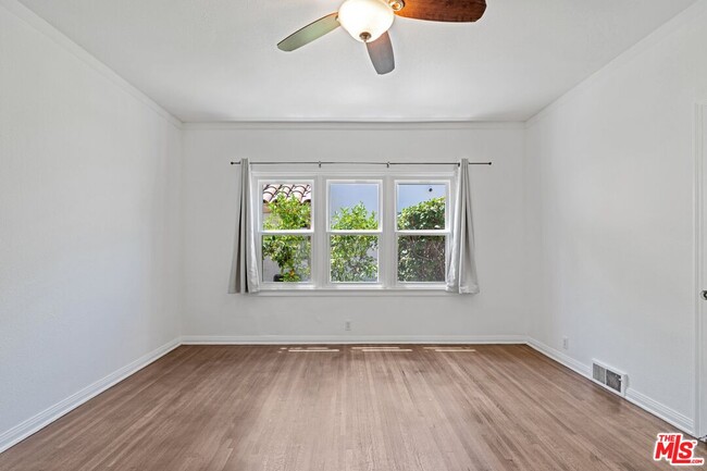 Building Photo - 337 N La Jolla Ave