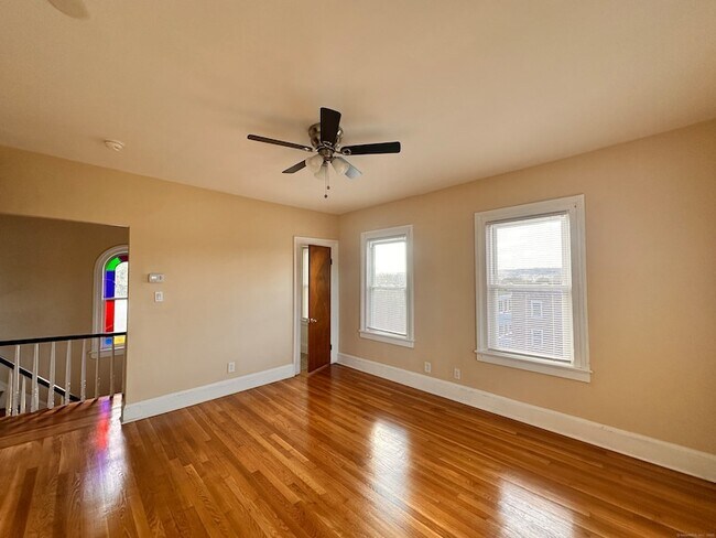 Building Photo - 34 N Spring St
