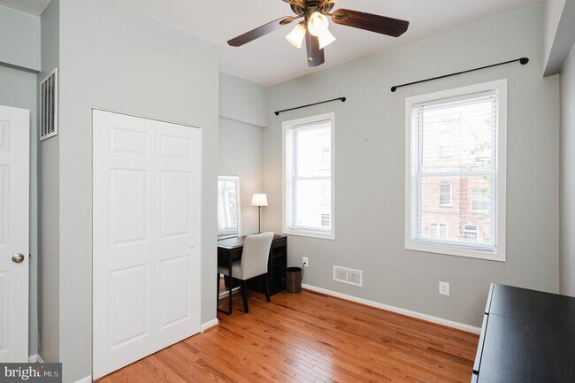 Building Photo - 917 Baylis St