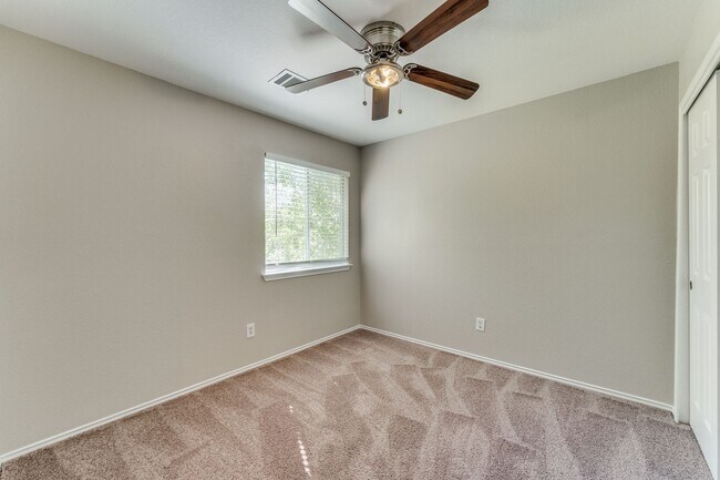 Building Photo - Recently updated home in Pflugerville
