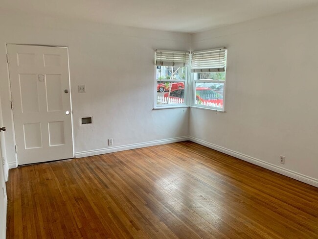 Building Photo - 155