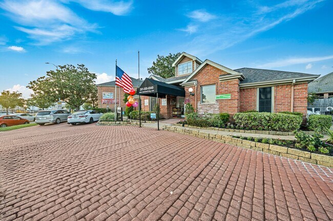 Building Photo - 12100 Overbrook Ln