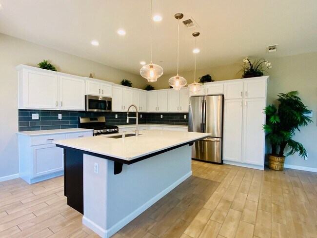 Building Photo - $2,395 Ashlan & Leonard, Beautiful 3 Bedroom - Buckingham Ave, Clovis