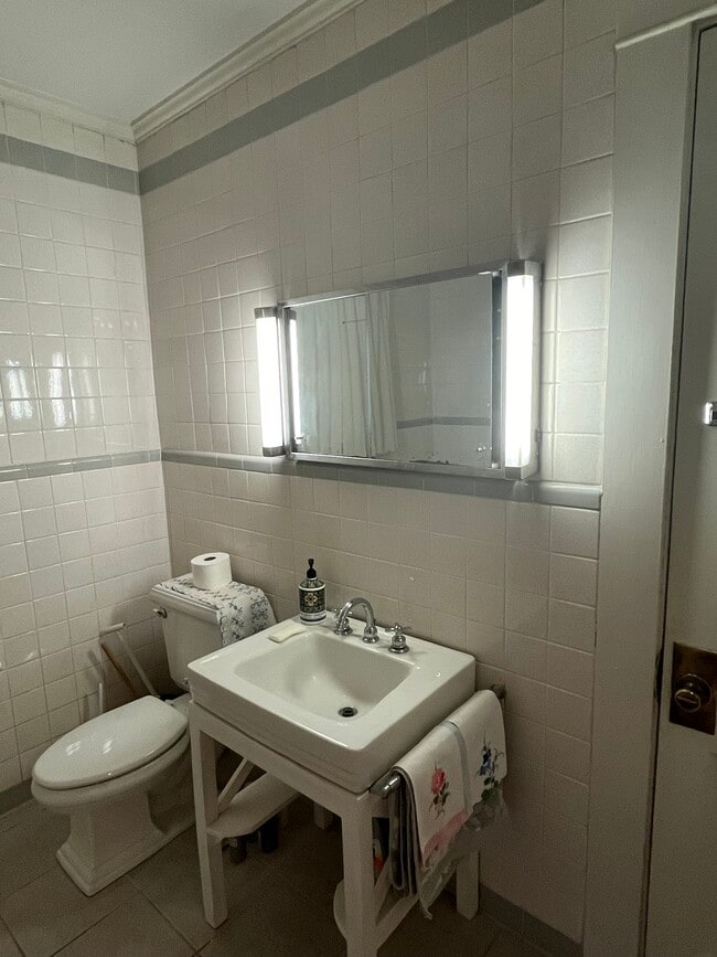 Building Photo - 220 E Montgomery St