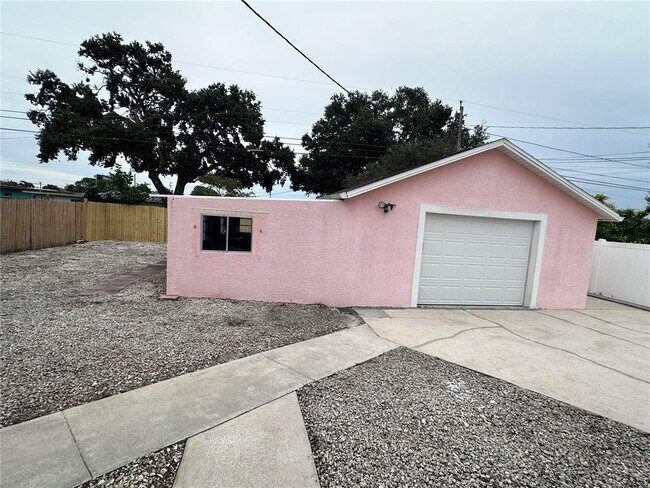 Building Photo - 10659 108th St N