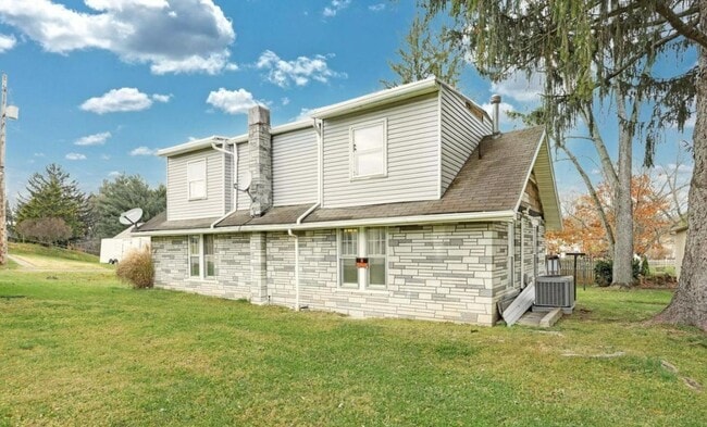 Building Photo - Beautiful 3 Bedroom, 1.5 Bath in Colonial West York!