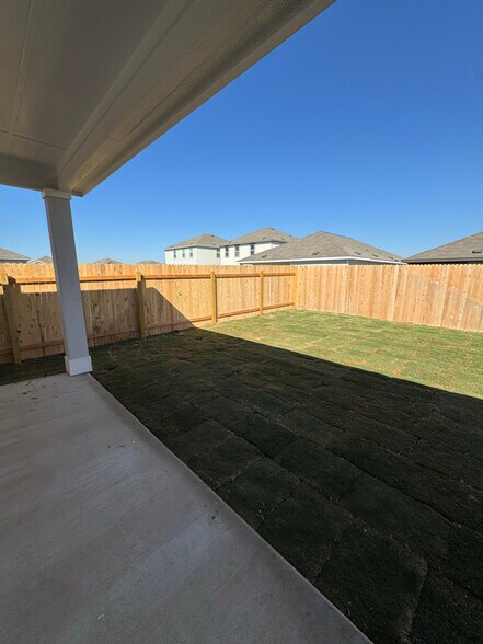 Building Photo - 207 Fox Hvn Rd