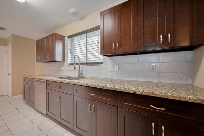Building Photo - 13126 Kingsmill Dr
