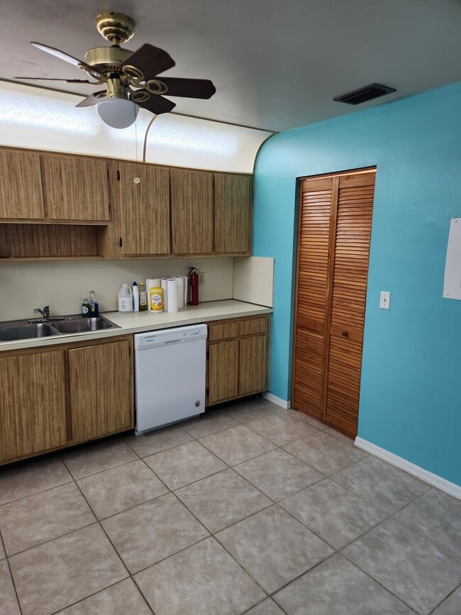 Building Photo - 1303 Peppertree Trl