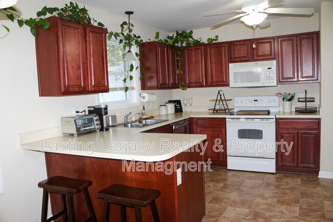 Building Photo - 5009 Hidden Red Oak Dr