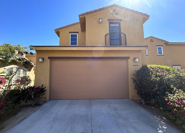 Building Photo - AVAILABLE NOW!! GORGEOUS 2 Bed 2.5 Bath Condo in La Quinta!