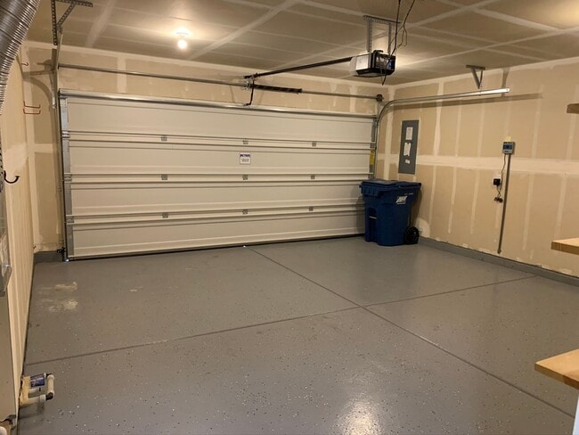 Building Photo - Move-In Special! $100 off first month's rent! Beautiful 3 bed 2 bath home in the Eaglefield Villa...