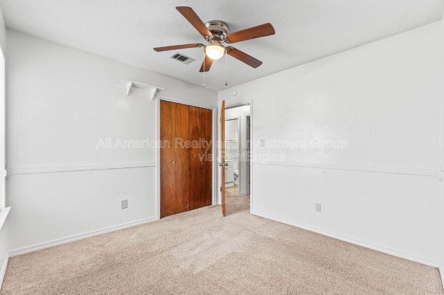 Building Photo - 1925 Estival St