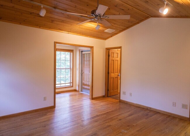 Building Photo - Spacious Home in Sugar Grove With Easy Access to Boone