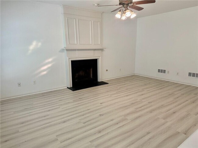 Building Photo - 2555 Haddenham Ln