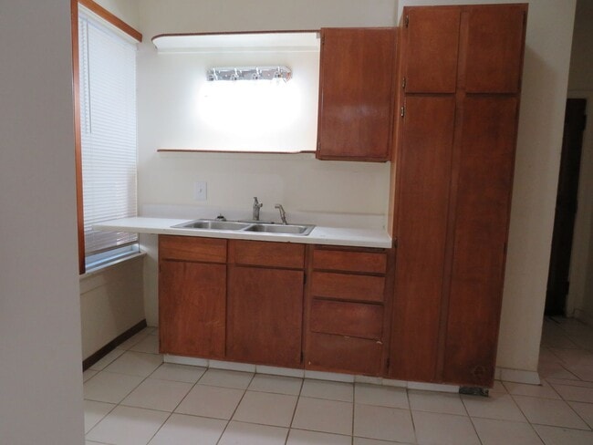 Building Photo - 2 Bed / 1 Bath House