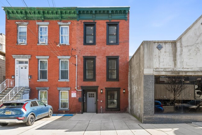 Primary Photo - 1606 Palisade Ave
