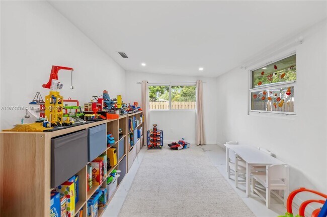Building Photo - 11725 SW 81st Rd