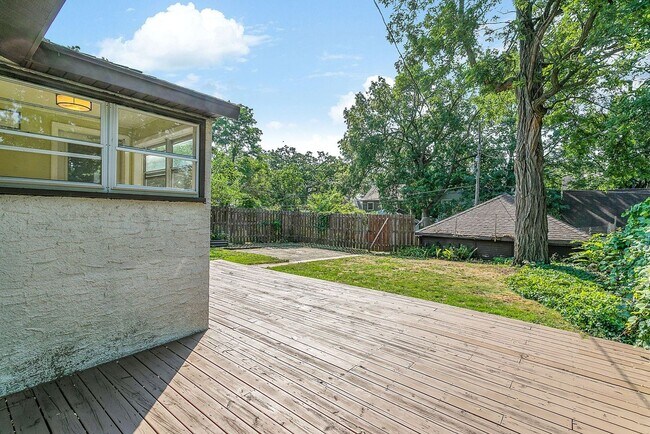 Building Photo - Updated 5 bedroom 2 bath single family house