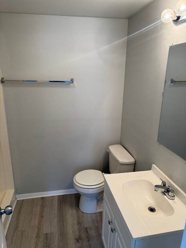 Building Photo - Cozy 1 bedroom duplex for rent!