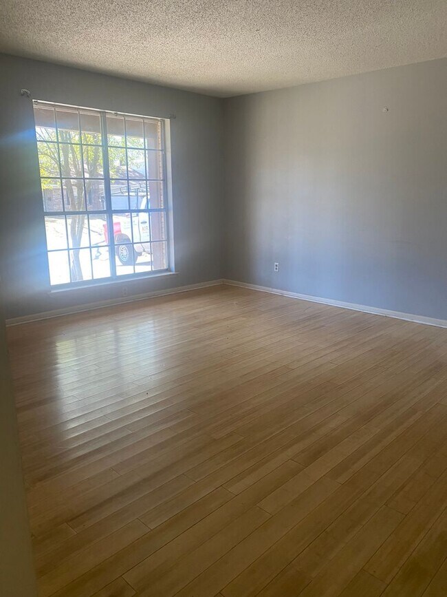 Building Photo - Perfect 3 bedroom 2 bathroom house located in Little Rock!