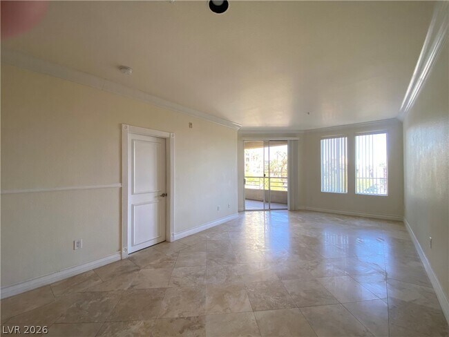 Building Photo - 270 E Flamingo Rd