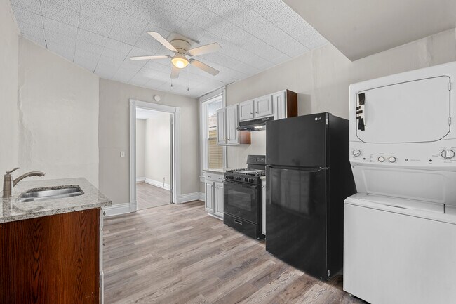 Building Photo - 652 N 29th St