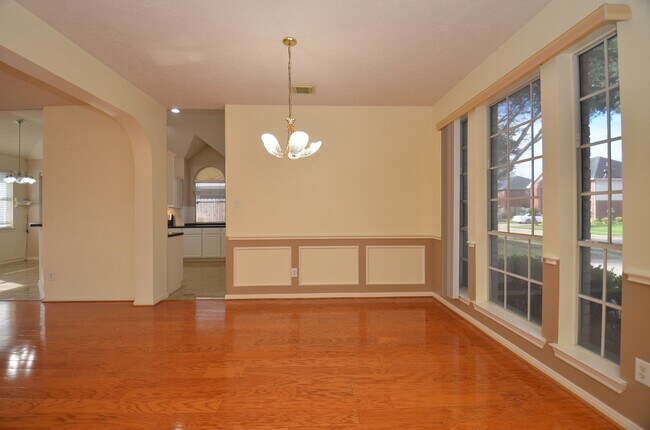 Building Photo - 8815 Barron Wood Cir E