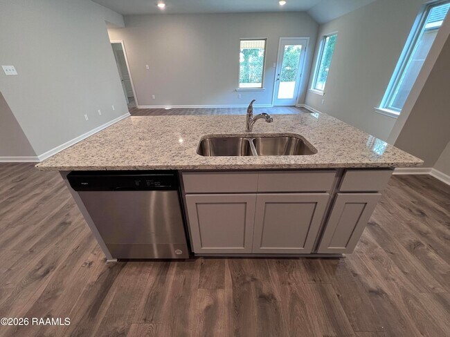 Building Photo - 111 Still Lk Dr