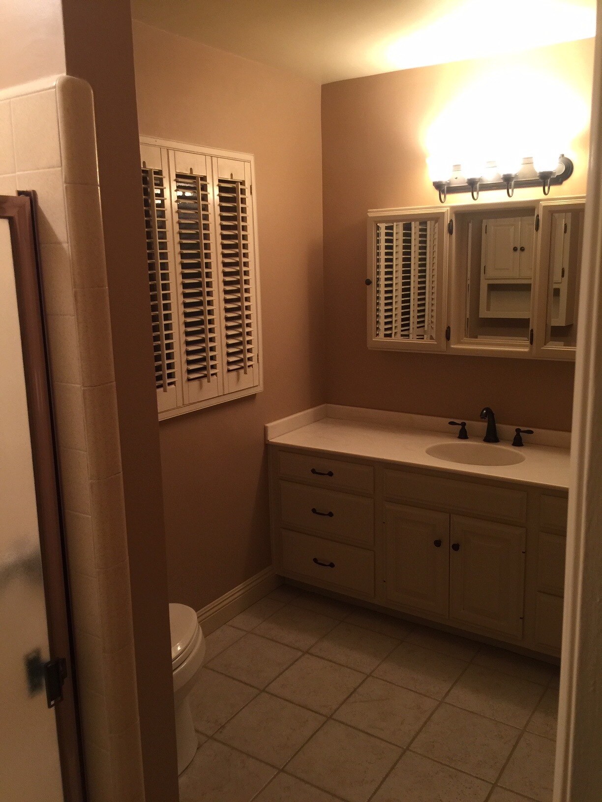 Building Photo - 2000 Karen St