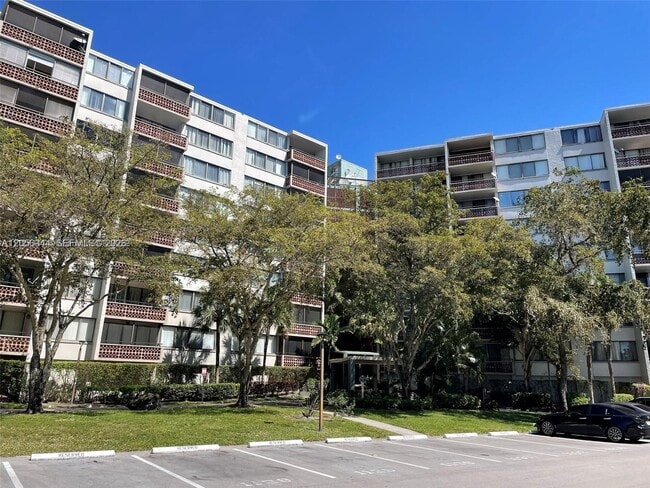 Building Photo - 4222 Inverrary Blvd