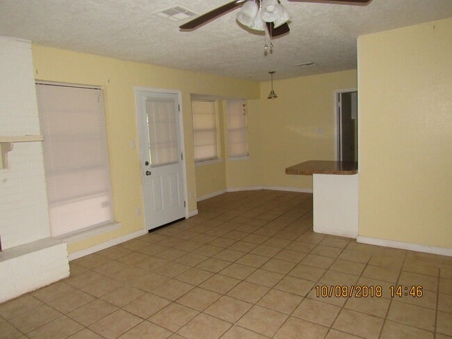 Building Photo - PETS NEGOTIABLE WITH OWNER APPROVAL!!!