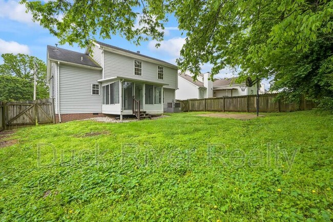 Building Photo - 1712 University Dr
