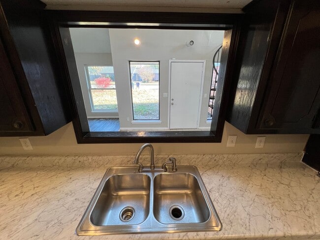 Building Photo - ?Cozy North OKC home with fireplace ?