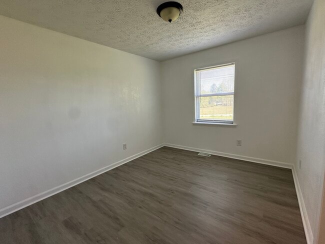 Building Photo - 3 bedroom 2 bath home in Orchard Hill