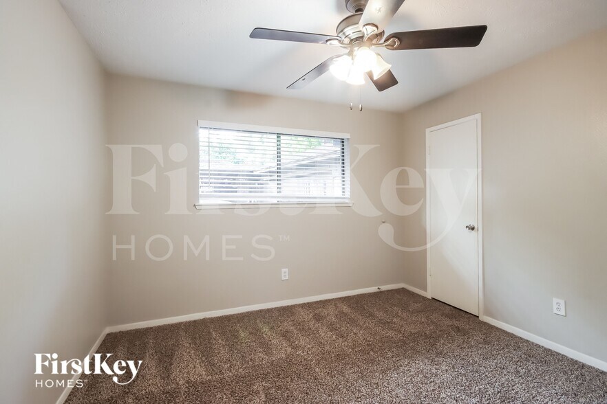 Building Photo - 4014 Cedar Forest Dr