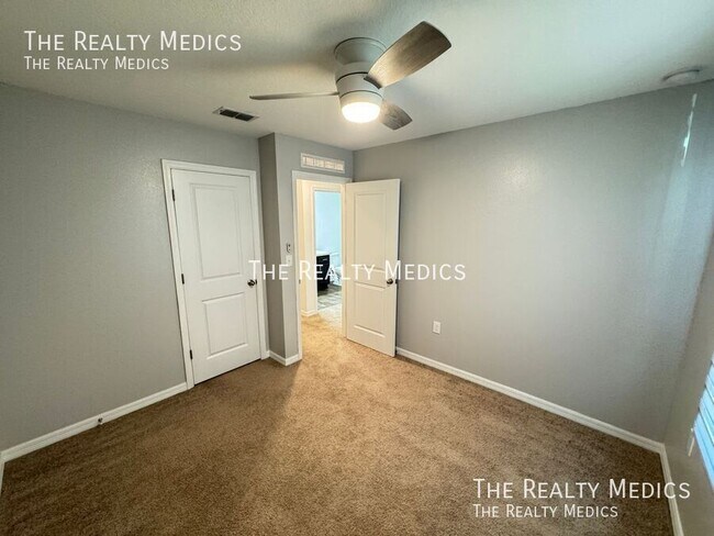 Building Photo - Your Dream Home Awaits in the Heart of Dav...