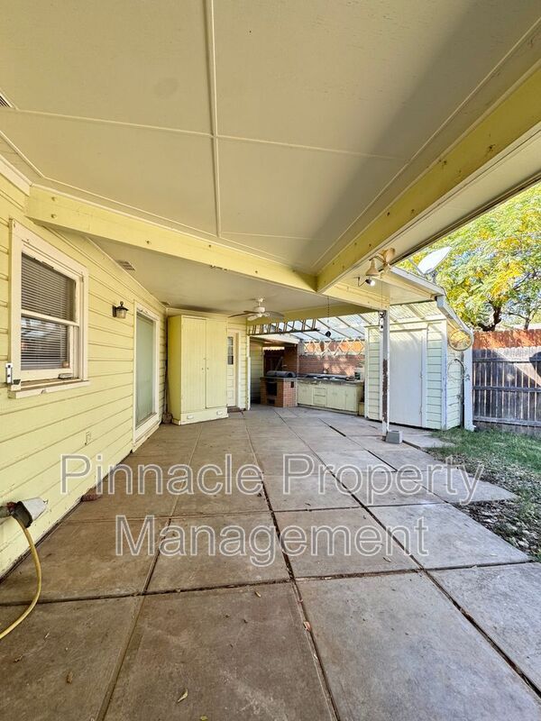 Building Photo - 2528 W Avenue N