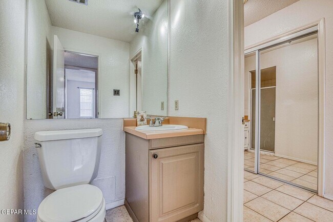 Building Photo - 6201 Escondido Dr