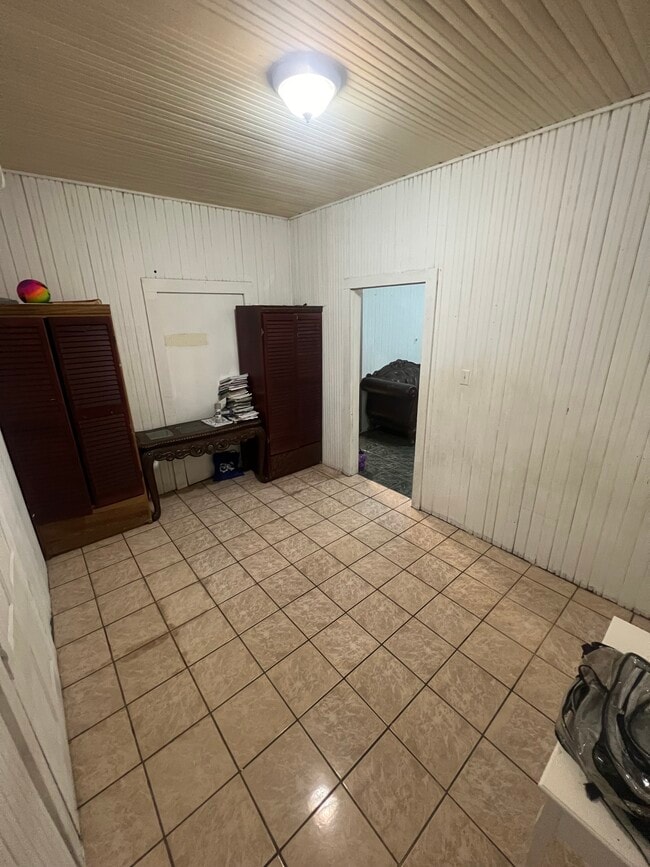 Building Photo - 1715 Benavides St