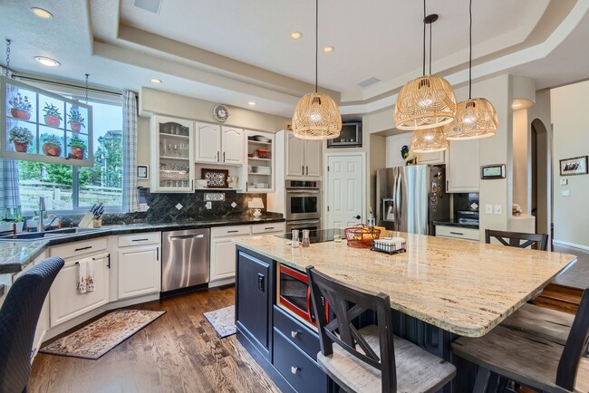 Building Photo - Luxury Golden Home with Private Pool & Bac...
